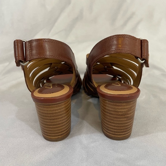 Clarks Women's Brown Strappy Sandals - Picture 3 of 8